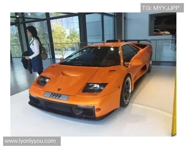 精选足球明星车载摆件推荐让你的爱车更具个性与魅力